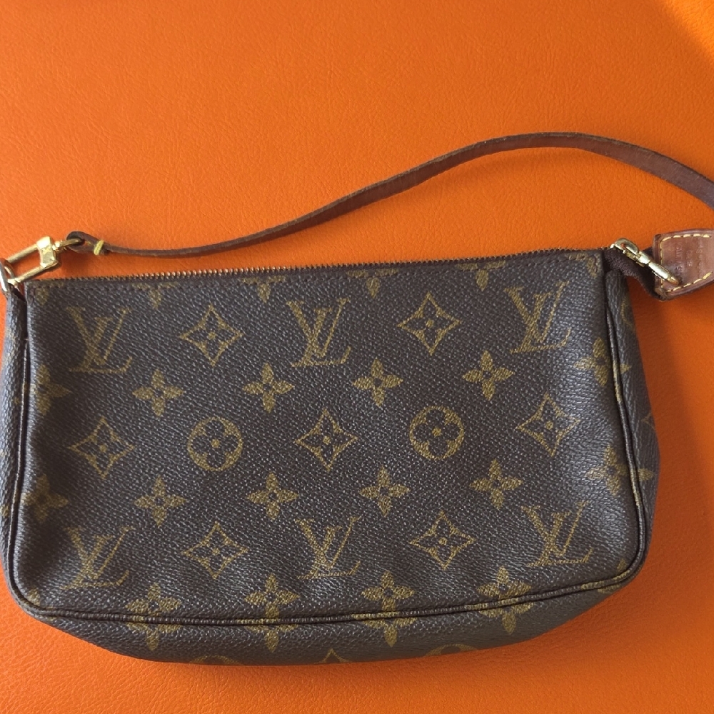 Louis Vuitton Monogram Pouchette